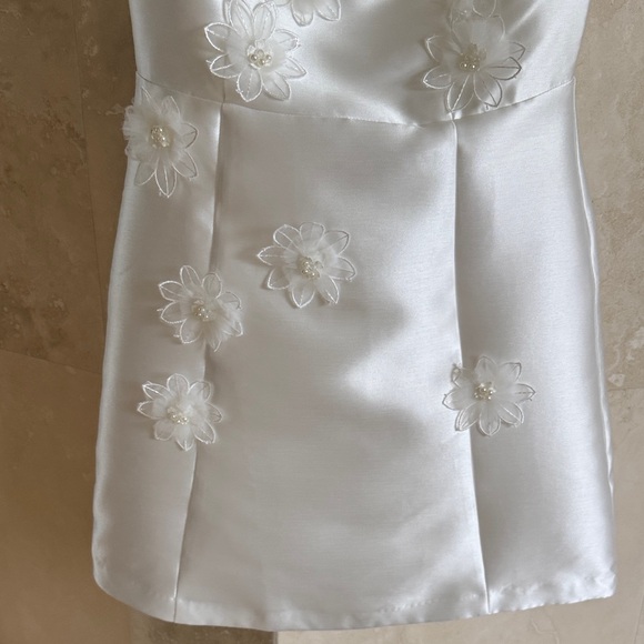 Elliatt White Floral Mini Dress - Picture 5 of 5